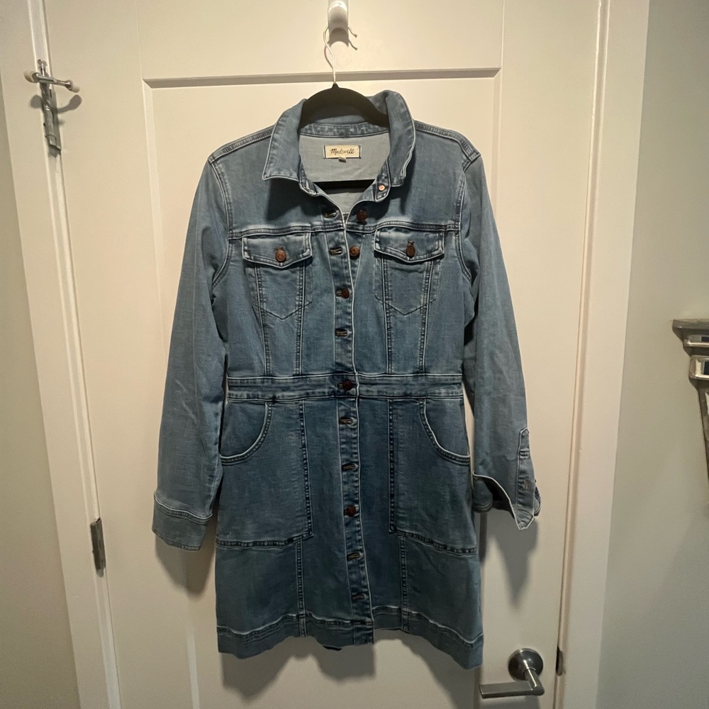 Madewell Denim Dress, size 10, very flattering and has some stretch!
